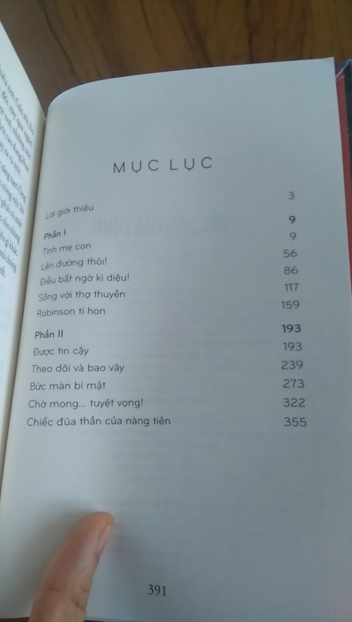 1. Hình thức: khổ nhỏ (13 x 19xcm) cầm vừa tay.
2. Mực in rõ nét, giấy hơi ngà, khiến mắt dễ chịu khi đọc.
3. Nội dung: gồm 2 phần chia làm 24 chương.
4. Tên nhân vật được giữ nguyên, mặt dù trang "LỜI GIỚI THIỆU" ghi và Việt Hóa nhưng tên không bị phiên âm.