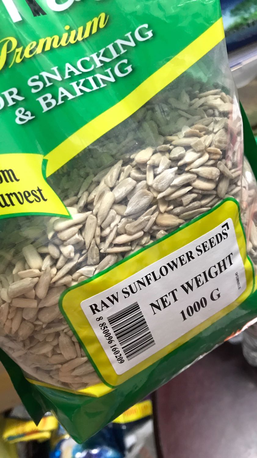 Hạt tươi rất ngon, mỗi lần ăn lấy một ít ra rang trên chảo, ăn rất giòn và thơm. Tính ra rẻ và lợi hơn mua loại còn vỏ.