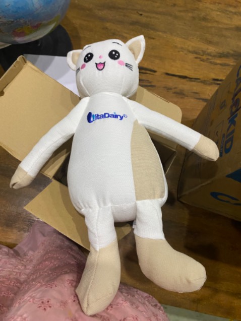 Sữa thơm dễ uống, không ngán. Bé uống thấy bé thích.
Giao hàng đủ số lượng, giống hình.
Shop tặng quà dễ thương quá.