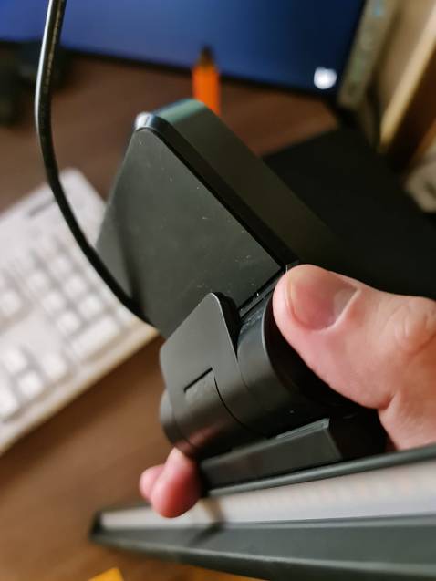 Tại sao chân kẹp trên hình ảnh quảng cáo là dạng có thể điều chỉnh được mà hàng lại giao loại chân kẹp? Màn hình máy tính nhà tôi dày nên không kẹp được. Shop vui lòng kiểm tra lại giúp.