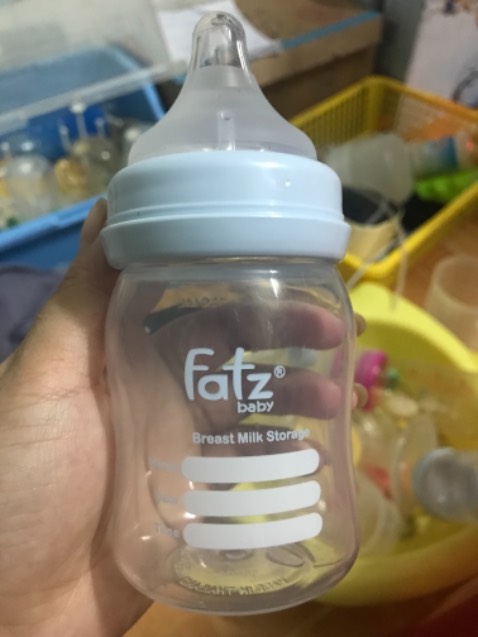 Bình siêu tiện , thiết kế thông minh , mua thêm 1 cái núm là có thể thành bình bú Bình siêu tiện , thiết kế thông minh , mua thêm 1 cái núm là có thể thành bình bú