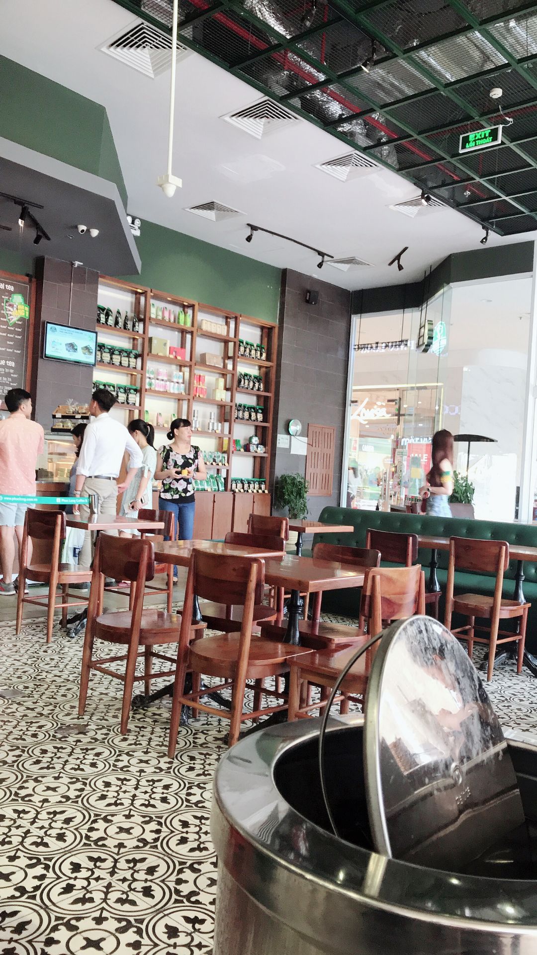 bình sữa bé rất thích, không bị sặc, không cần thay núm ti theo tháng, ok lắm