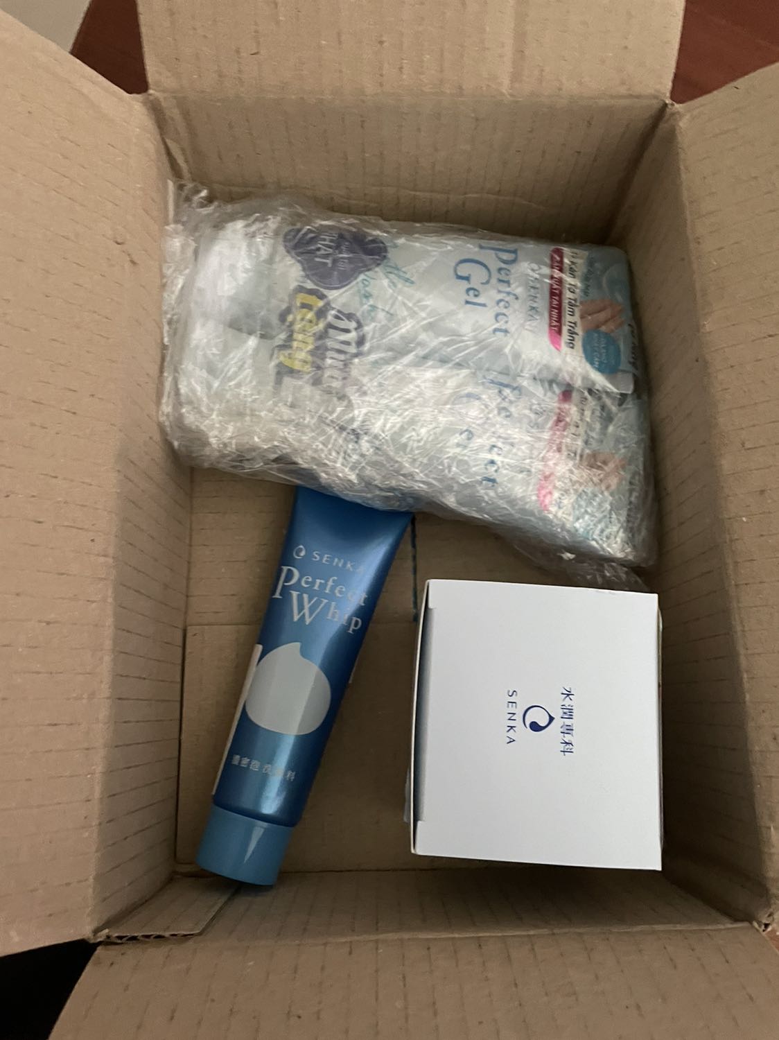 Sản phẩm tốt, dùng không bị nhờn rít, mùi thơm nhẹ, shop giao hàng nhanh, đóng gói cẩn thận