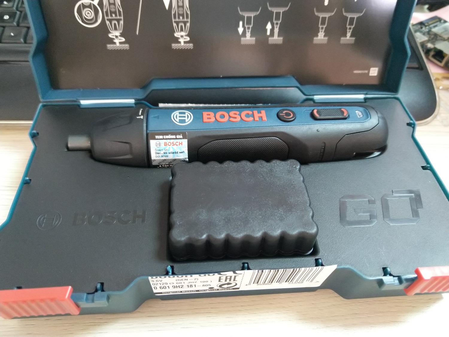 Sau 2 lần giao hàng saui thì lần này đã giao hàng đúng. Tuy nhiên máy hư không chạy, pin sạc không vô, hộp seal đã bị cắt, máy dính bụi có dấu hiêu dùng rồi. Mình sẽ trả hàng và yêu cầu refund