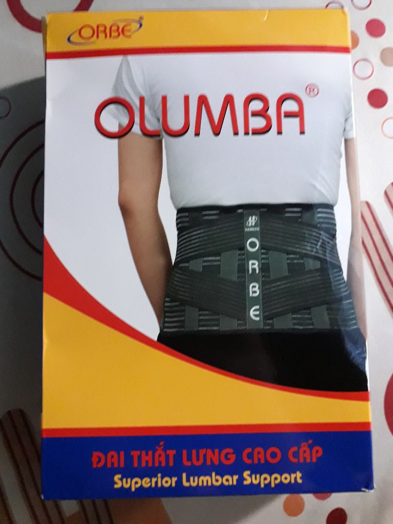 Mình tính mua cho ba vì ba bị thoát vị đĩa đệm cột sống thắt lưng 2 năm nay r. Mà ai dè Mommy đo lộn size, đo lộn tới 20cm lận. thành ra phải trả hàng lại. trong khi mình đeo thì vừa, mà mình lại không có nhu cầu cần đeo nó. Ngoại trừ mình mua nhầm size thì ngoài ra hàng không có gì để chê, hàng đẹp y như mẫu. quan trọng là lúc mình mang thử thì thấy nó ngay lập tức cố định, định hình lại cột sống thẳng lại luôn. nói chung là... đã lắm?? mà mình trả hàng lại r. mình phải đặt mua size khác cho ba mới được. sản phẩm này mình thấy hợp với người có các bệnh về cột sống á, thường thì độ tuổi trung niên sẽ xài, nhưng mình thấy tuổi học đường ngày nay nhiều bé bị cong vẹo cột sống do tư thế ngồi không đúng á, nên là mấy bé đeo cái này mà size nhỏ để định hình lại cho cột sống thẳng lại, cho dáng đẹp cũng được đó