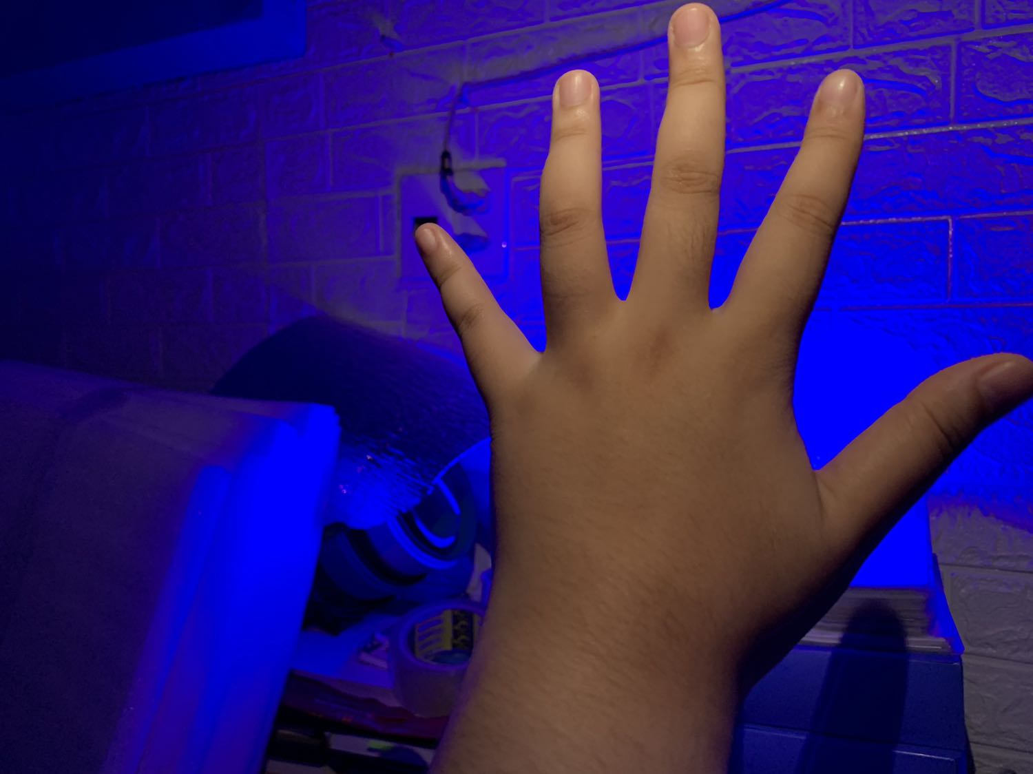 Ánh sáng đẹp. Tắt hết đèn hoặc chỗ không có ánh sáng thì thấy rất lung linh nha mọi người. Giao hàng nhanh. Đúng giờ.