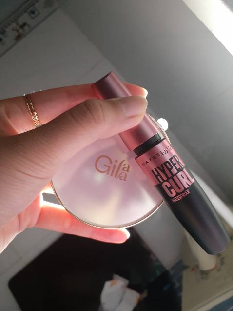 Làm mi dày. Không bị vón cục. Em này thì quá nổi tiếng quá nhiều người review rồi không còn gì bàn cãi.