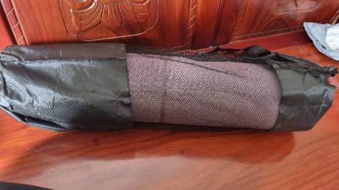 Độ bám tốt, chất liệu  mềm mại, màu đẹp, đủ bộ 3 món: thảm+ bao+dây