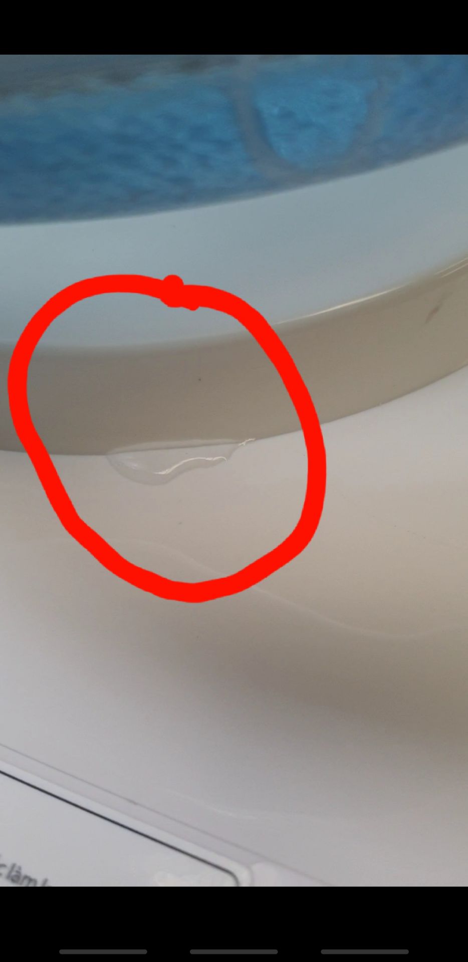 mua 2 máy bị 1 máy rò rỉ nước. điện thoại để gặp kỷ thuật.mà đổ chuông nhưng không ai nghe máy.yêu cầu đổi máy điện thoại bao nhiêu lần.trả lời em ghi nhận.mà đã 5 ngày rồi chưa thấy tin tức gì