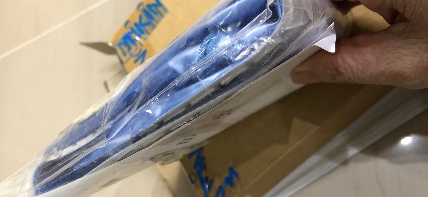 Đăng kí mua 1 màu trắng 1 màu xanh mà gửi cả 2 đôi màu xanh! Giờ muốn trả lại 1 đôi Hoặc là đổi 1 màu trắng được ko ạ?