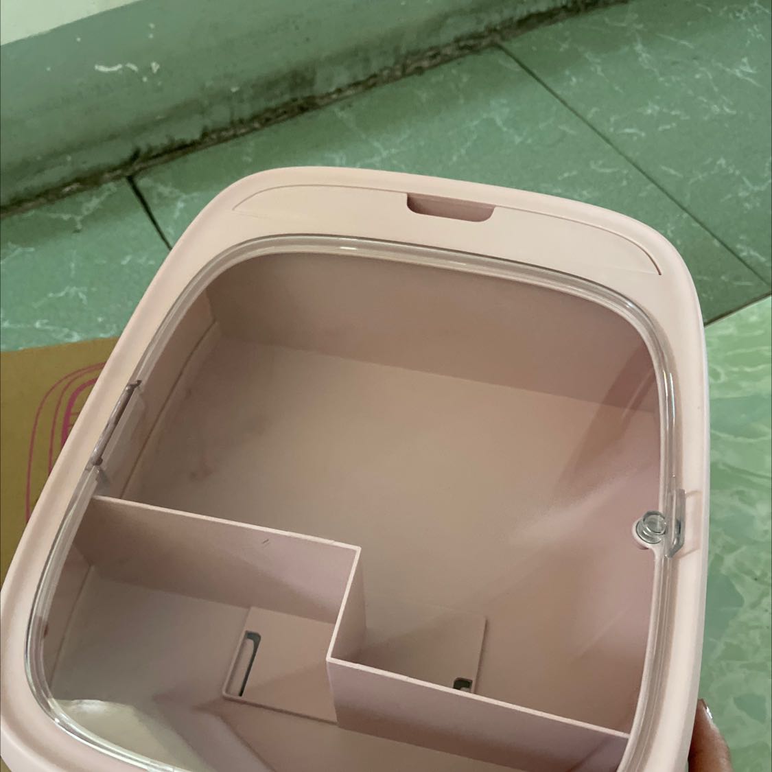 Giao k đúng màu như hình trên app.thấy màu trắng mới chọn mua. Lại đi giao màu hồng. Rất k hài lòng.