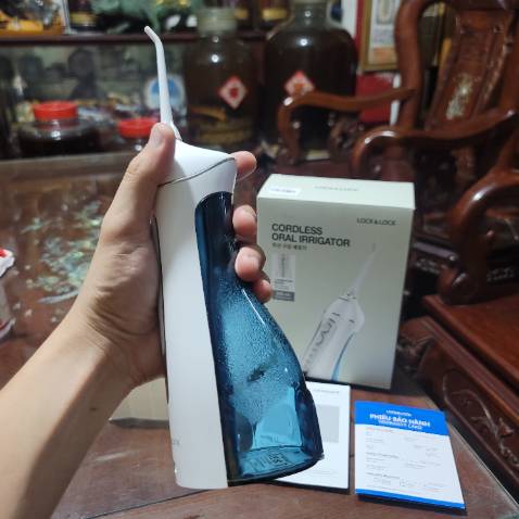 máy này xài ok , sạch răng miệng , nhưng cái lần trước được bạn tặng sinh nhật , xài đc hơn 6 tháng bị hư , nghĩ do quá trình xài ntn nên hư ... lên tiki mua lại 1 cái y vậy xài , mua hôm 1.4.2023 , đến hôm nay 30.5.2023 thì bị hư y chang cái củ , bấm ko xịt , tưởng hết pin , sạc gần 2 tiếng vẫn ko có động tỉnh gì , giờ mình muốn bảo hành thì phải như thế nào ?