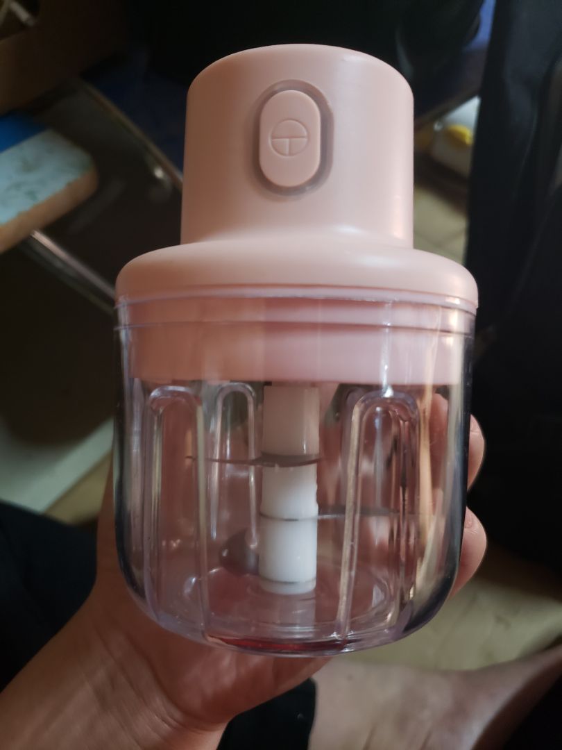 Máy xay rất mượt. mình xay thử tỏi xem 5s đã nguyễn rồi.  Nhận được hàng hơn mình mong đợi. cảm ơn shop đã tư vấn nhiệt tình