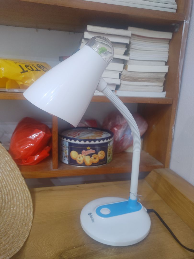 Ngại up ảnh. Đèn như hình. Chính hãng. Shipper thân thiện. Sáng rất tốt, không mỏi mắt. Nên mua nhé mọi người. Cảm ơn shop và Tiki.