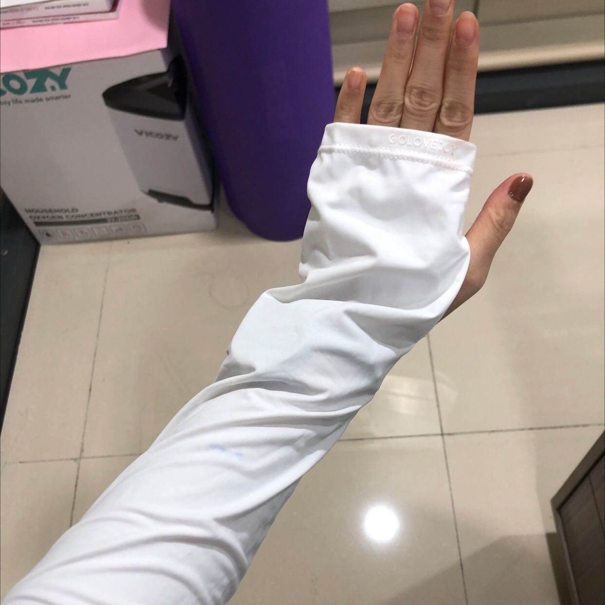 Chất vải mát, mịn, dễ giặt, nhanh khô, che kín tới hết phần bàn tay và hở các ngón tay. Khá ưng, giá hợp lý. Máu trắng đẹp nhưng hơi nhanh bẩn Chất vải mát, mịn, dễ giặt, nhanh khô, che kín tới hết phần bàn tay và hở các ngón tay. Khá ưng, giá hợp lý. Máu trắng đẹp nhưng hơi nhanh bẩn