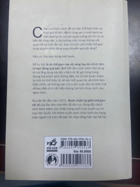 Tiki giao hàng nhanh, về nội dung:
Kiểu sách dạng chữa lành. Sách của một nhà sư Hàn Quốc, một quốc gia sống rất áp lực và cạnh tranh. Sách nói về những khía cạnh quan trọng nhất của con người như gia đình, tình yêu, các mối quan hệ… Nếu thật sự quá áp lực hoặc cảm thấy cuộc sống nhạt nhẽo không có niềm vui mọi người có thể tham khảo. Nếu ai theo đạo phật sẽ cảm nhận tốt hơn và thích hơn