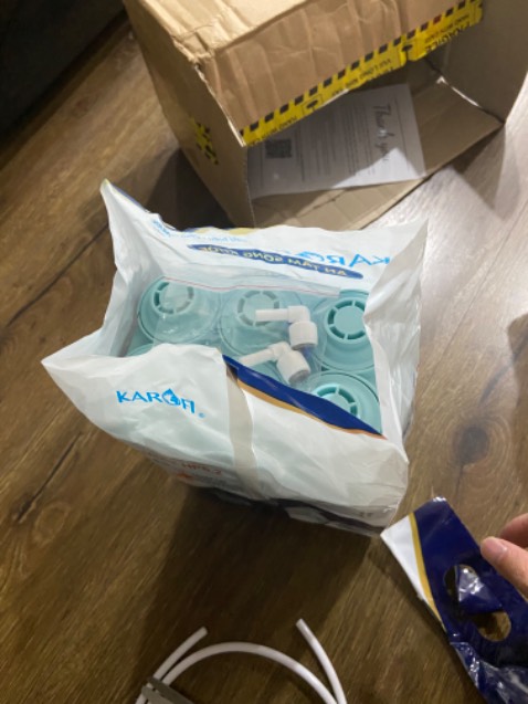 tem mác đầy đủ
lắp đặt dễ dàng
xả nước đầu hơi lâu, đen xì
tds trước khi thay = 10, sau khi thay > 20
vị nước chưa cảm nhận đc sự khác biệt
dùng 1 thời gian xem tn