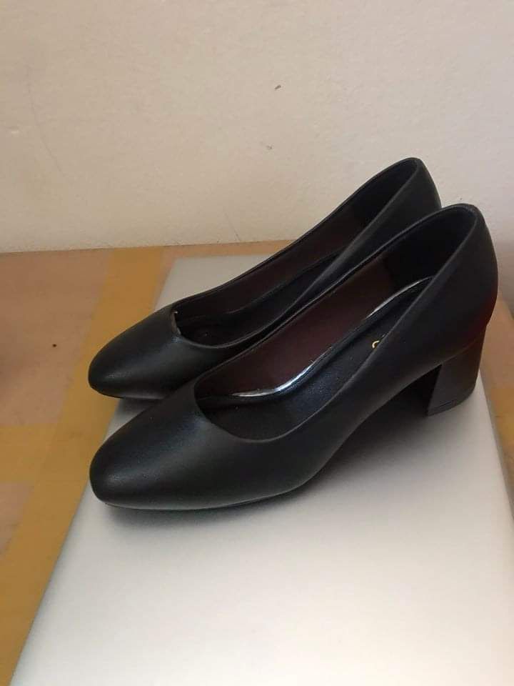 Giày form đẹp,chất da xịn mịn luôn,shop chăm sóc nhiệt tình,shipper thân thiện