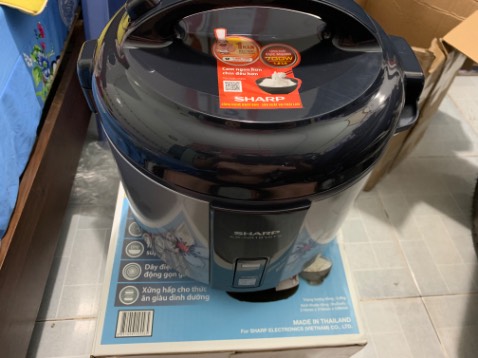 Shop đóng gói cẩn thận, chắc chắn, an toàn, hàng sharp nên yên tâm về chất lượng, chuẩn mã hàng, nhưng sao dưới đáy nồi có vẻ trầy chút, tạm chấp nhận có thể do vận chuyển về kho nên bị vậy.