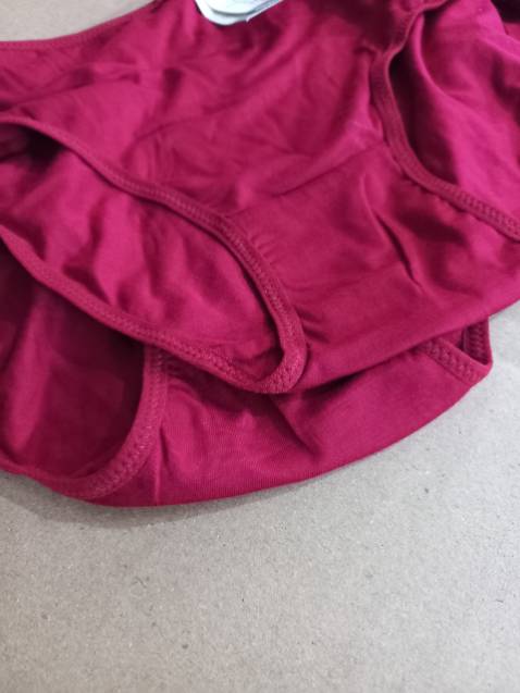 Giao hàng nhanh, màu bên ngoài đậm hơn nhiều so với ảnh mình feedback nhé, chất vải quần lót cũng mềm hi vọng mặc thích