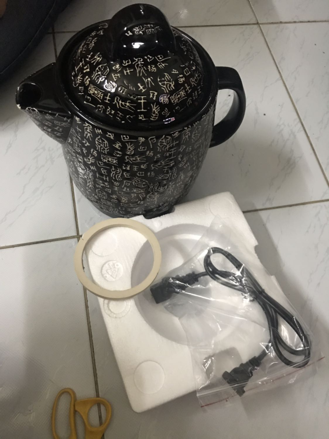 Vừa nhận dc hàng, hàng đẹp như hình luôn nhưng có điều là caia vòng sứ bên trong lại bị nứt