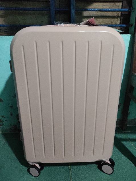 Mình nhận được vali rồi. Màu hồng siêu xinh luôn. Vali đẹp, chắc chắn. Bánh xe di chuyển tốt mà giá bán lại hợp lý nữa chứ. Tks shop nhiều nhé.