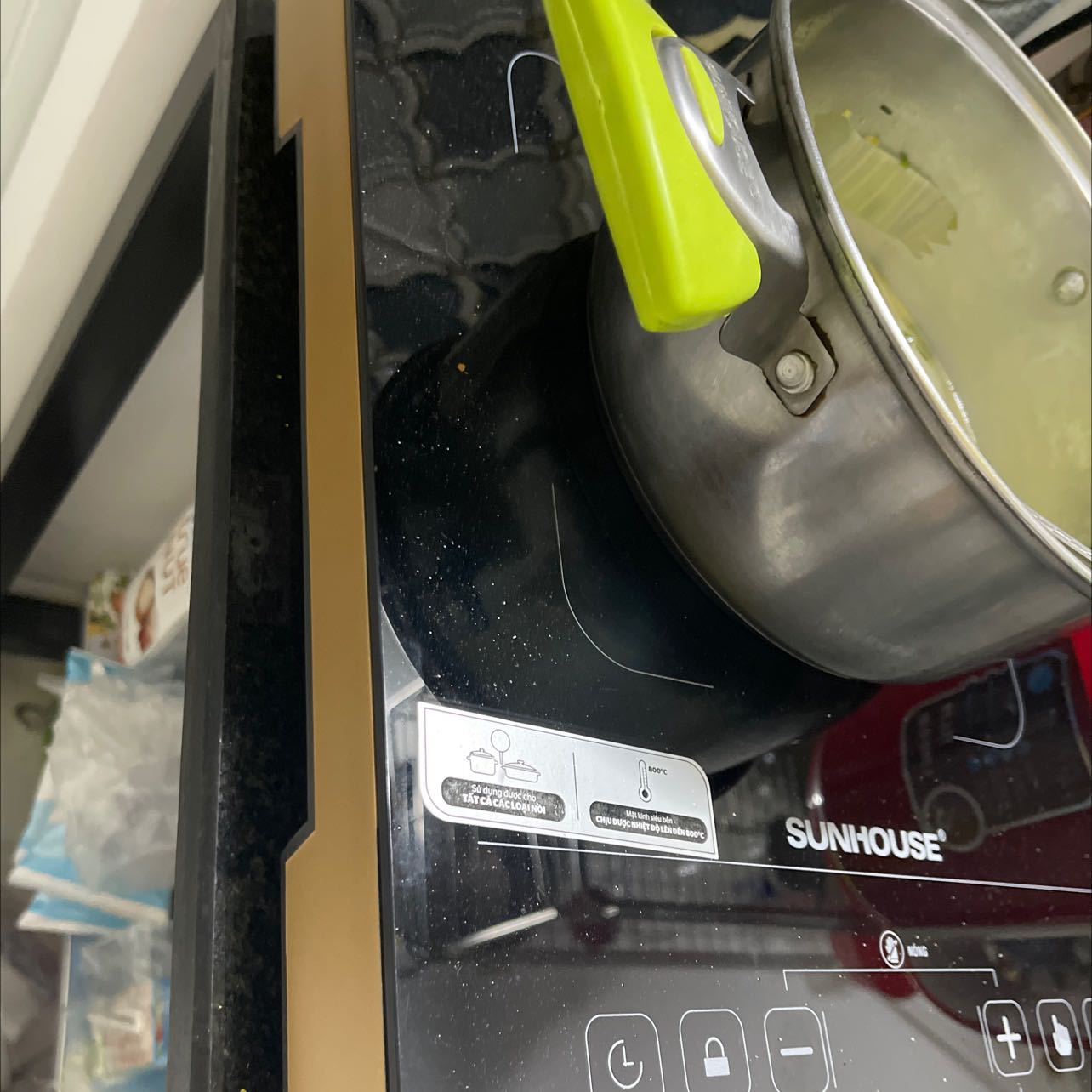 Bếp đẹp, nhiệt cao nhanh sôi, mặt kính bên ngoài chạm tay k bị nóng nên nhiệt toả ra k nhiều, k bị nóng khi nấu
Quạt kêu vừa k bị quá ồn. Quạt nhanh tắt hay k còn tuỳ bếp nóng lâu hay có nồi phía trên
Oke trong tầm giá Bếp đẹp, nhiệt cao nhanh sôi, mặt kính bên ngoài chạm tay k bị nóng nên nhiệt toả ra k nhiều, k bị nóng khi nấu
Quạt kêu vừa k bị quá ồn. Quạt nhanh tắt hay k còn tuỳ bếp nóng lâu hay có nồi phía trên
Oke trong tầm giá