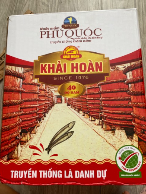Màu sắc đẹp, mùi thơm thanh, không quá mặn, nấu nướng chiên xào đều hợp. Gia đình dùng sản phẩm hơn một năm, rất hài lòng. Đóng gói kỹ, giao hàng nhanh. Cám ơn Shop và Tiki.