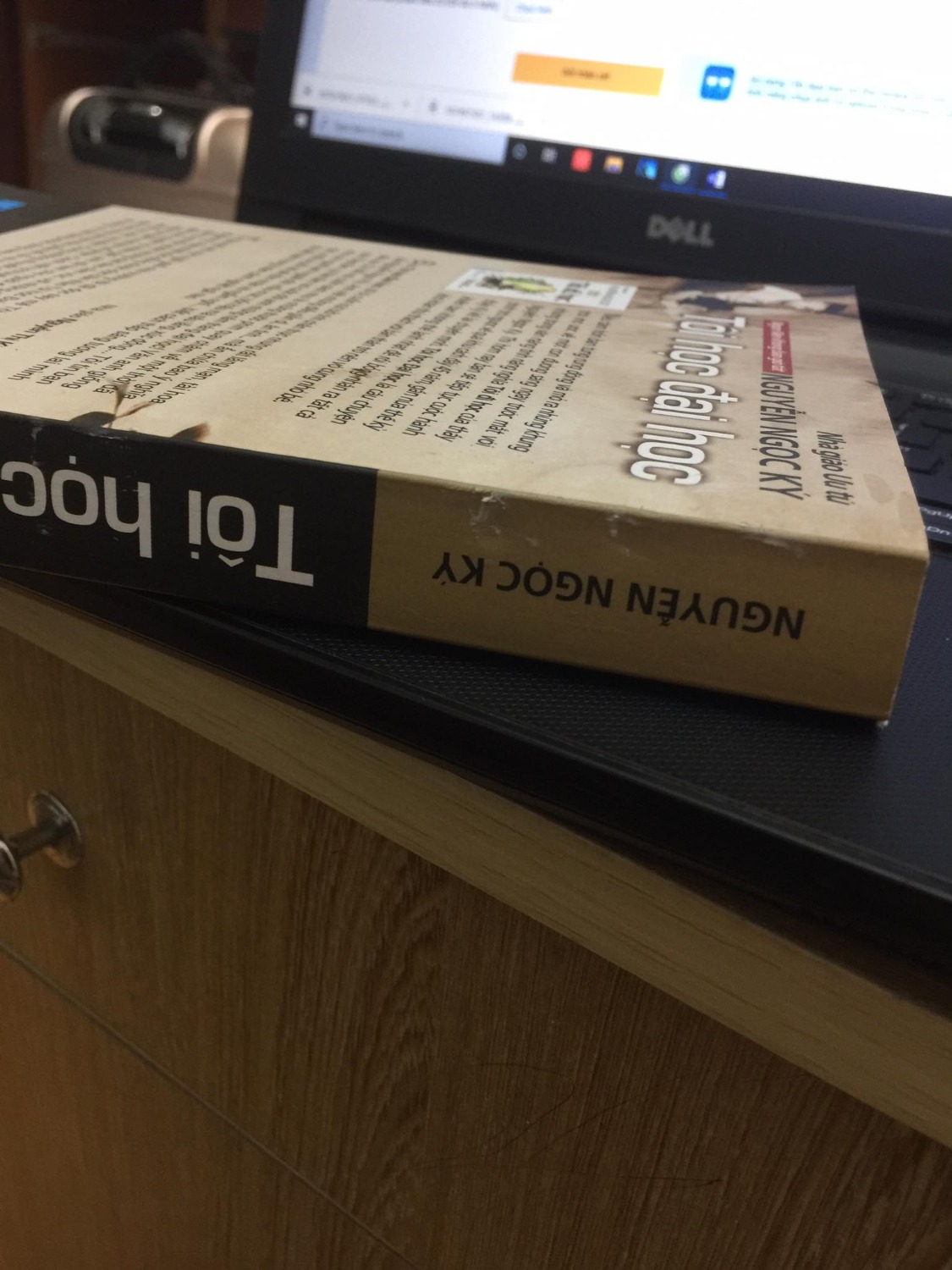 Sách mình nhận được bìa bị bẩn, móp, sước, giấy bị ố giống một quyển sách cũ. Mong nhà sách nên chú ý các bảo quản sách và lựa chọn sách trước đi gửi đi cho khách hàng vì ai cũng mong nhận được một quyển sách mới với số tiền họ bỏ ra, hơn nữa trải nghiệm người đọc rất quan trọng. Cảm ơn!