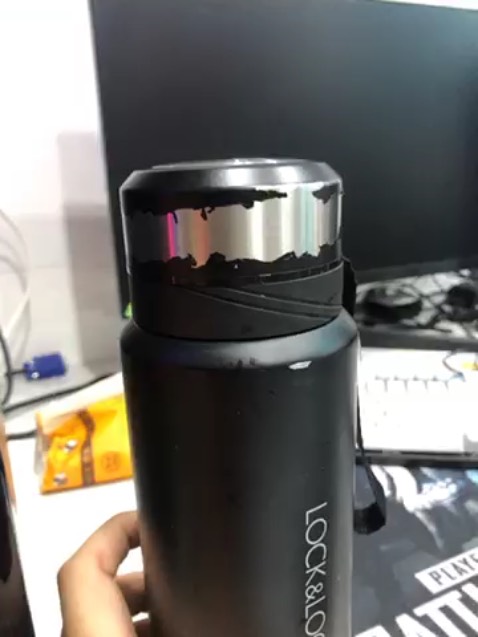 Dùng được 3 tháng, giờ mới đánh giá, về chất lượng giữ nhiệt thì k phải bàn, mỗi tội lớp sơn đen bên ngoài khá kém, mình dùng 3 tháng mà phần nắp tróc gần hết sơn, hy vọng hãng làm những sản phẩm sau sẽ tốt hơn.