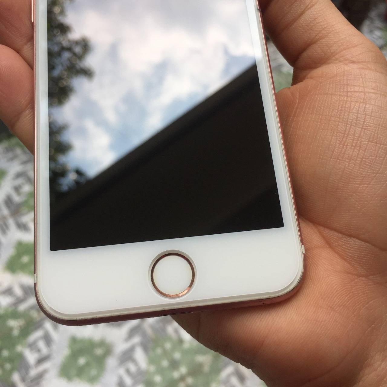 Kính cường lực dòng full, chuẩn, màn hình cảm ứng rất mướt. Rất hài lòng về sản phẩm và dịch vụ giao hàng của Tiki.