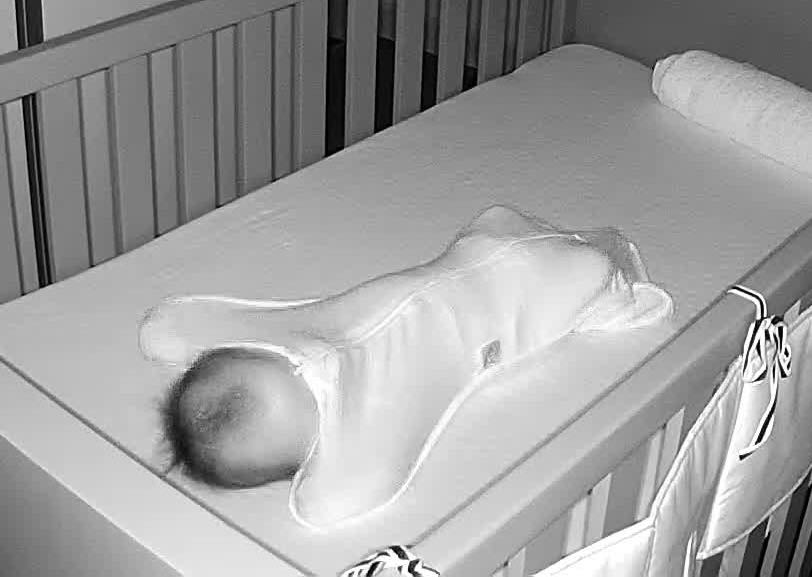 Mình có mua 1 cái nhộng bên shop uy tín khác giá tới 347k tuy giá cao nhưng bé mặc không bao giờ bị che mặt.
Mua ở Ninoushop thì bị che mặt khi bé giơ 2 tay lên (bị toàn bộ các giấc khi mặc nhộng của shop) rất nguy hiểm. Đáng lo ngại và không dám sử dụng sản phẩm của shop. 
Mình đang suy nghĩ giá tốt vầy sao chênh lệch giá với shop uy tín trên dữ vậy? Và trải nghiệm sản phẩm cũng không tốt => liệu sản phẩm chính hãng hay không?!!!