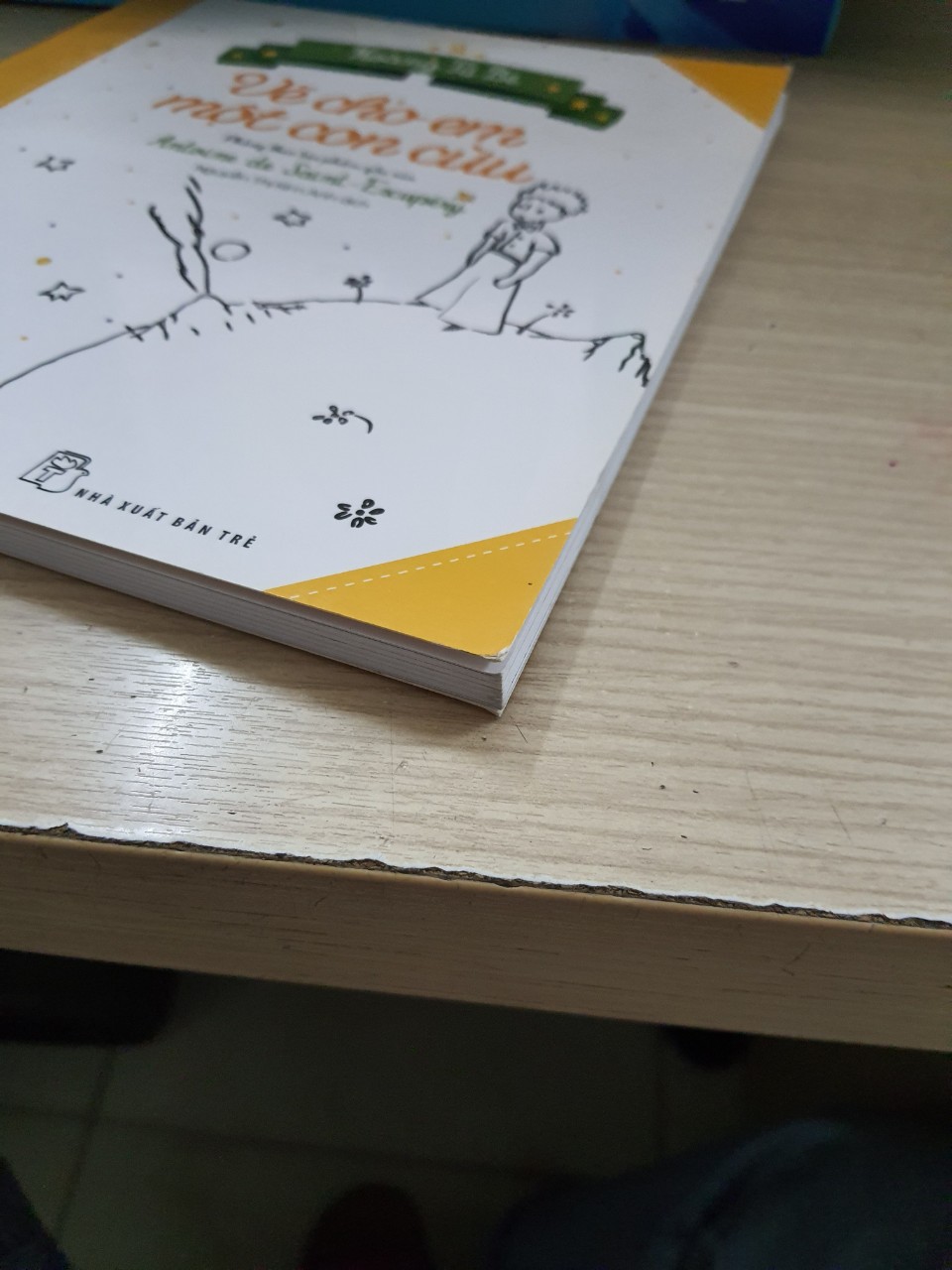 Nay mua hàng tiki giao nhanh, nhưng hộp thì gói ẩu, sách thì dơ không được bọc kiếng như mấy sách mình mua trước đây.