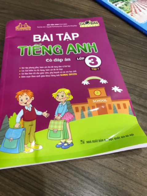 sách bị cong gẫy nhiều, lần đầu mua sách tiki bị vậy, dù đã mua cả trăm quyển. Hy vọng lần sau bọc cẩn thận hơn.