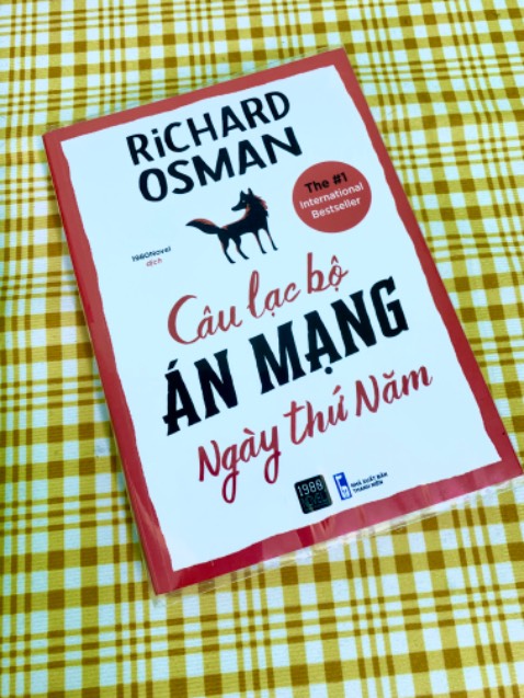 Tiki giao hàng nhanh gọn lẹ, sách còn nguyên vẹn không trầy xước móp méo gì. Bìa nhìn siêu siêu đẹp, nhìn cái tựa là thấy tò mò rồi, nhưng mà chưa kịp đọc, hy vọng là hay 😂
