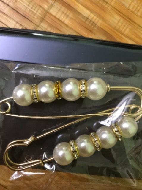 Kim gắn đá nhưng đã bị rớt hết, kim quá to