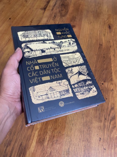 Sách mới nguyên seal, ko cấn móp gì, tặng bookmark và lời cảm ơn rất chu đáo. Tks shop.