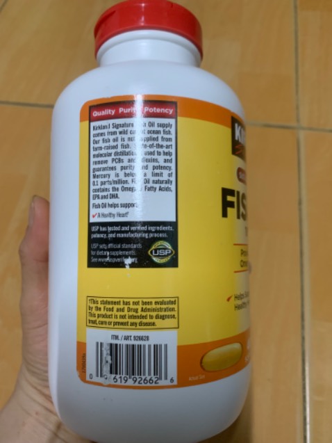 Check mã vạch hàng của Mỹ, còn niêm phong nhưng tem dán ko được thằng, nhăn nhúm ko biết có phải hàng thật ko. A shiper vui vẻ nhiệt tình, giao hàng nhanh.