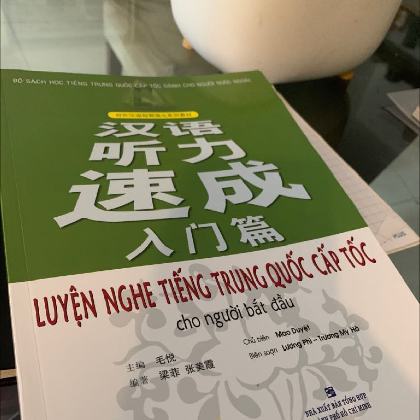 Sách luyện nghe mà không kèm file nghe! Khác nào mua giấy vụn????