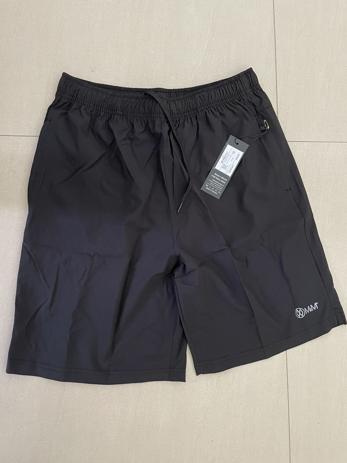 Hàng xịn sò luôn. Giá tiền thì hợp lý thế này cơ mà, tiếc gì ko mua dăm ba cái mặc dần cả nhà. Tiki thì khi nào cũng tuyệt vời, mặc dù giao hàng chậm hơn so với dự kiến 1 ngày nhưng cái này là do yếu tố khách quan dịch bệnh. Hàng xịn sò luôn. Giá tiền thì hợp lý thế này cơ mà, tiếc gì ko mua dăm ba cái mặc dần cả nhà. Tiki thì khi nào cũng tuyệt vời, mặc dù giao hàng chậm hơn so với dự kiến 1 ngày nhưng cái này là do yếu tố khách quan dịch bệnh.