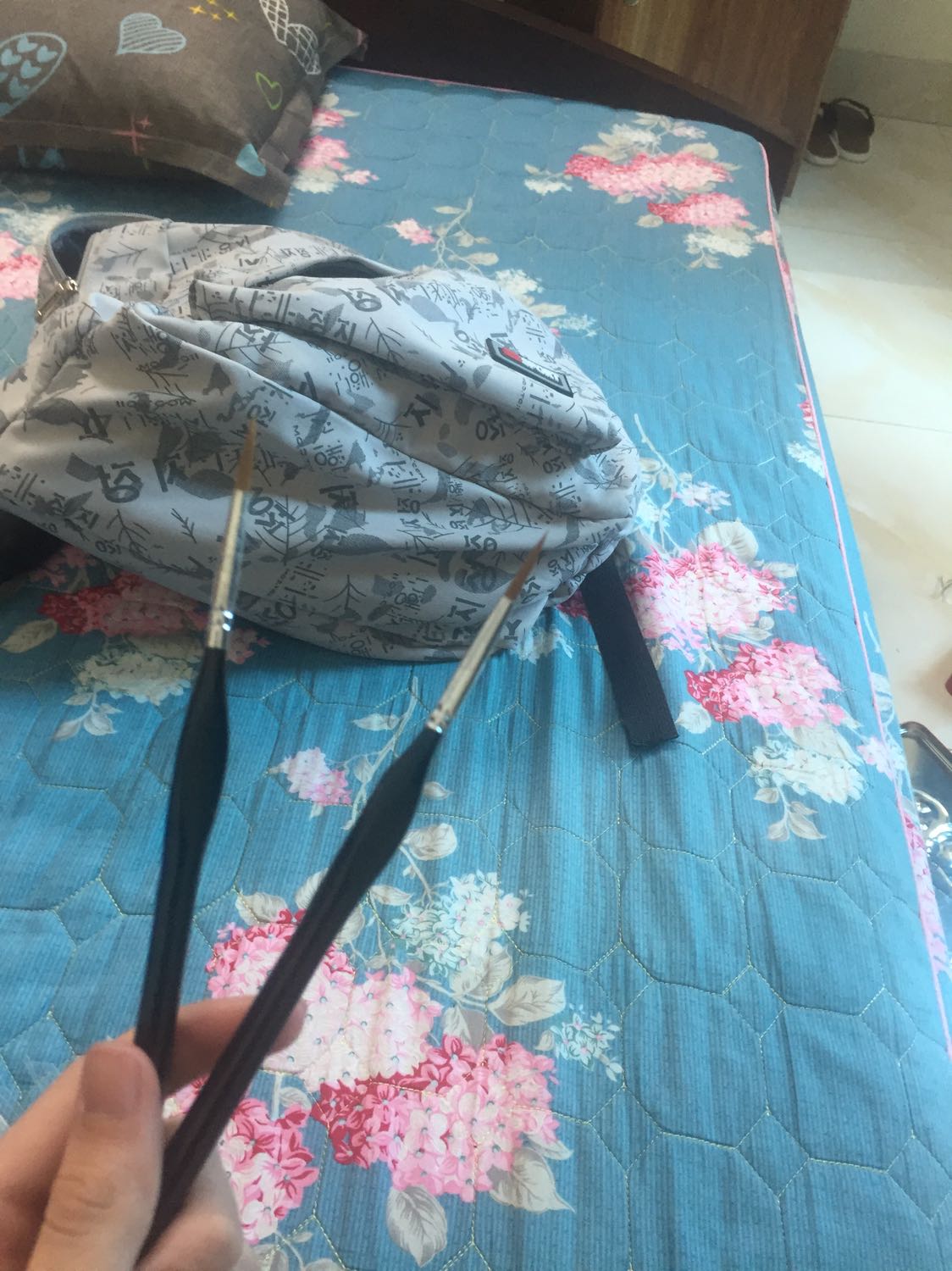 Giá ổn
Sp giống hình
Bút cầm chắc chắn lắm ạ
Được tặng kèm sticker(+1)
Giao nhanh