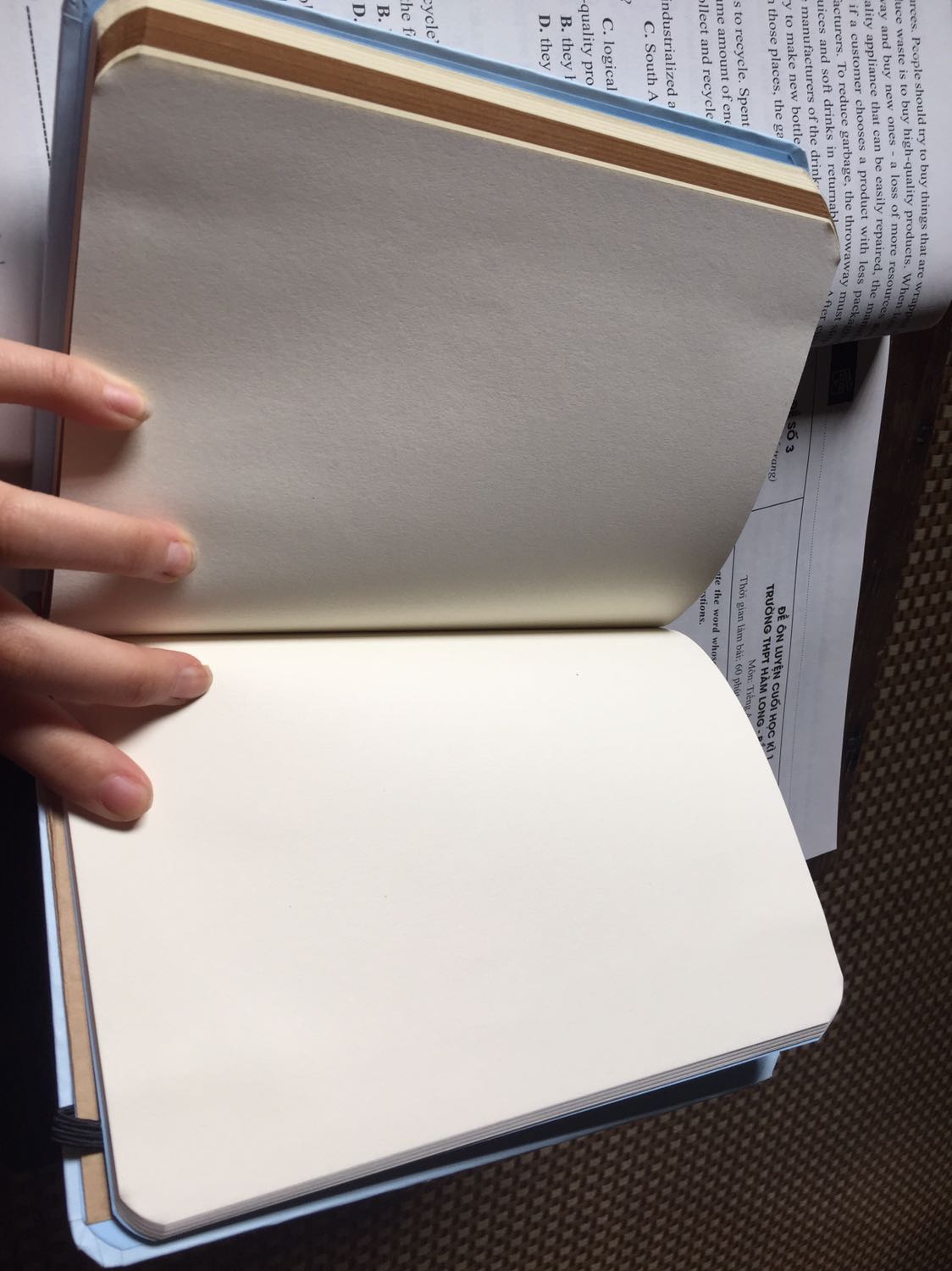 Thật bất ngờ về quá trình vận chuyển của tiki nha hôm qua mình mới đặt hàng thôi mà nay đã được rồi
Sách nhỏ nhỏ xinh xinh dễ dàng mang theo người nha nói tóm lại là mình rất là ưng luôn nè ❤️