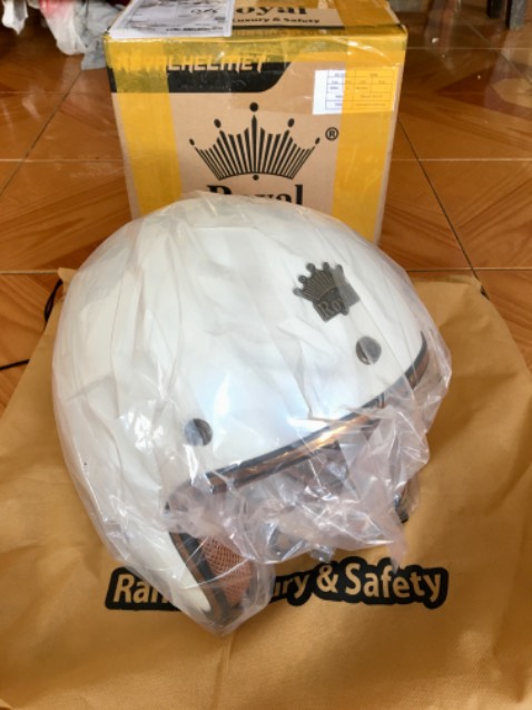 Mua cho con gái. Con khen đẹp vừa ôm đầu.