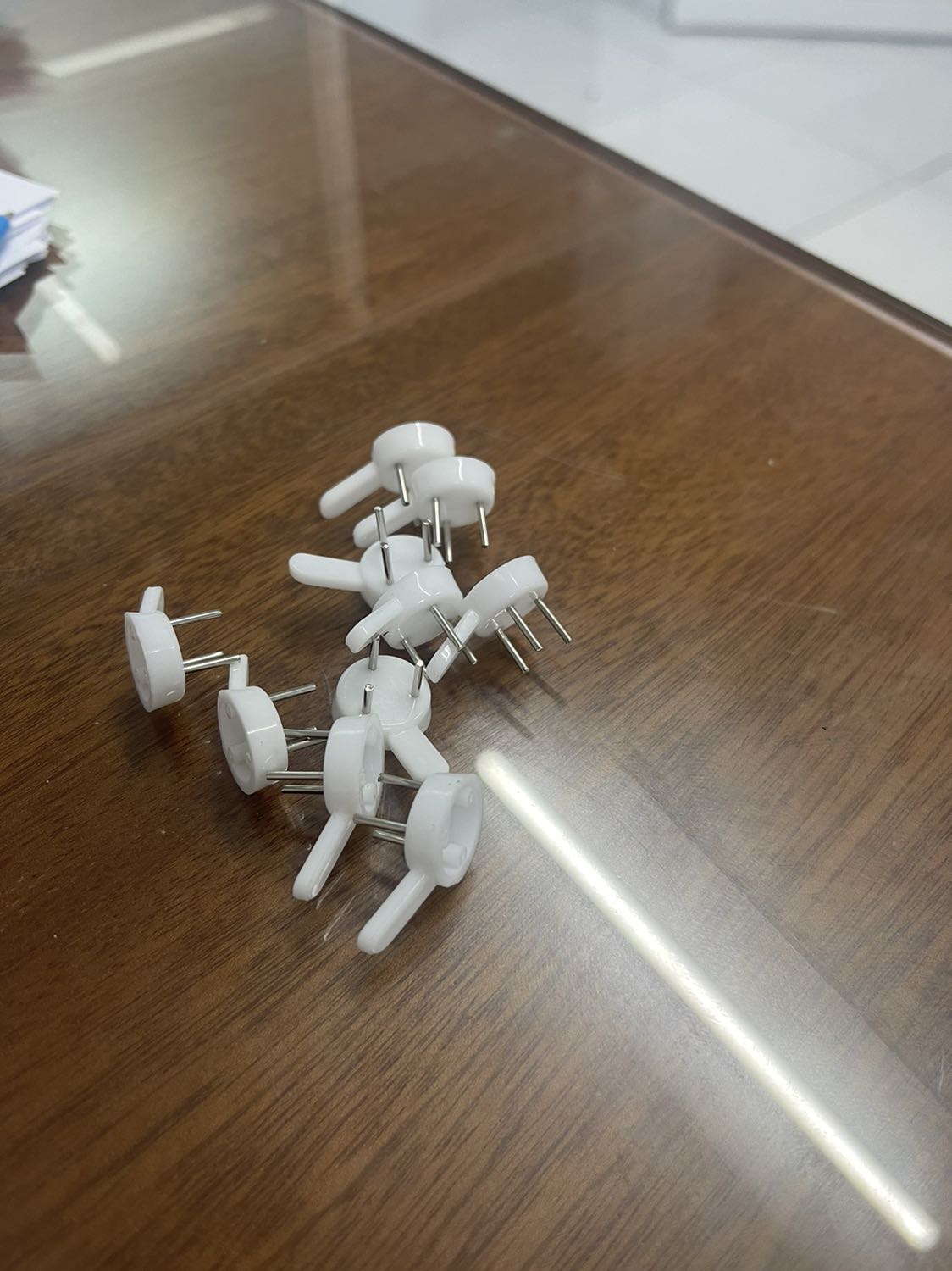 Hình thì nhiều mẫu mã, nhưng gửi cho mình có 1 loại thôi