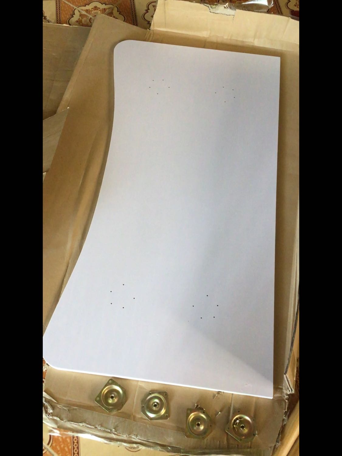 Lời đầu tiên là cực cực cực xxx ưng ý, ship nhanh gọn lẹ . Về tới hàng k có trầy xướt, ship giao hàng nhanh dth. Giao đầy đủ phí ship bàn này 15k ( m đắn đo bên sàn S 1 tg tính mua bàn cũng tương tự nv mà 655 rồi thêm ship 200 ) hên may shao mà tìm kiếm dc chiếc này. Ưng qtqđ tổng thiệt hại là 428. M nt shop cũng rep nhiệt tình. Thấy lượt mua ít m cũng de sợ mà liều, nma bàn có hơi tý sụt sịt do chân bàn m gắn k đúng lỗ nó hay sao. 1 chân hơi lung lay còn lại ok . phản hồi để có ai mà mua hàng khó tánh như m thì xem dc đánh zá này. Mua đi hihi