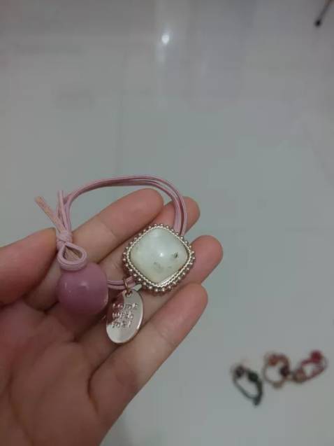 dây buộc tóc NASI đẹp lắm nha, giá rẻ, giao hàng nhanh, gói hàng cẩn thận. Tuyệt vời!