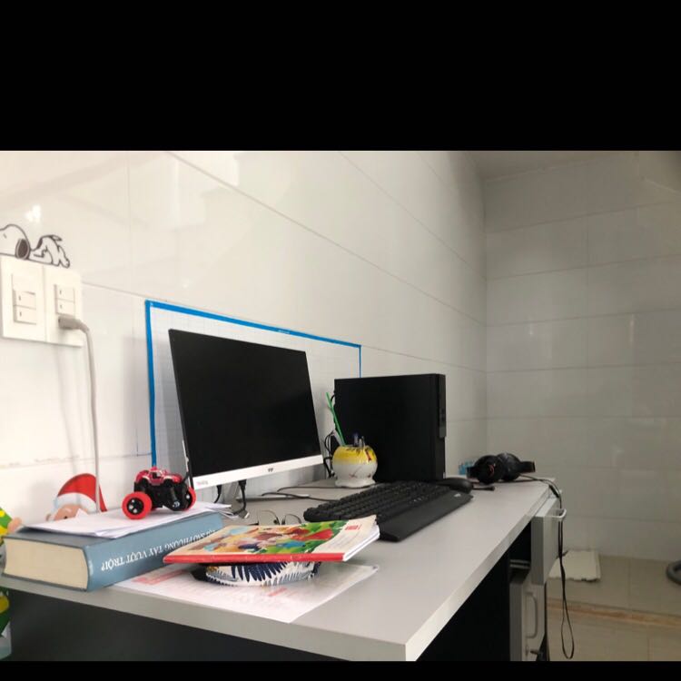 Màn hình dùng tàm tạm, ko đc nét lắm