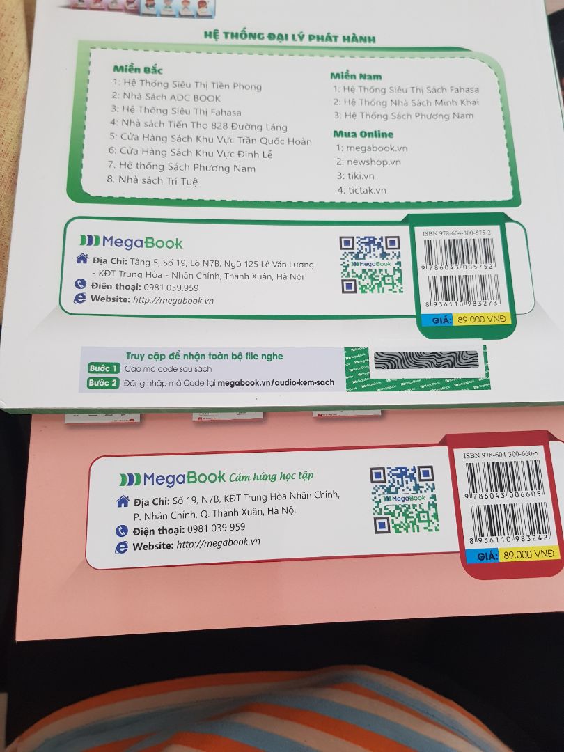 Mình mua bộ sách lớp 4 về để lấy file nghe cho học sinh của mình nghe. tuy nhiên sách tập 1 thì ko hề có phần cào mã code để down file nghe trên web. quyển tập 2 có phần cào mã thì web báo sai.
vậy mình làm thêd nào mới lấy được file nghe để dậy học sinh? 
nhắn tin trên *** cho Megabook ko được. gọi điện ko ai nghe máy.
thế bảo sao ngành sách ko phát triển.