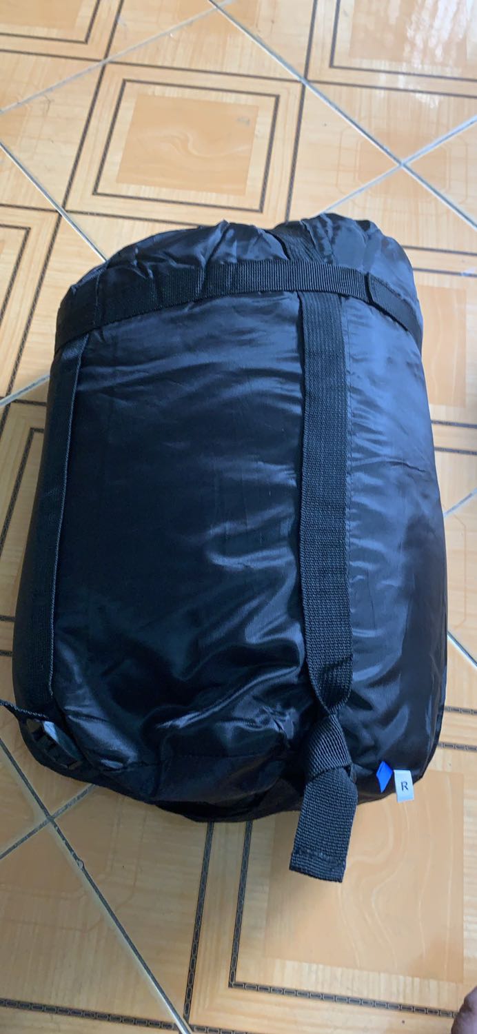 Giao sai màu và mỏng , gấp lại khá bự ko gọn Giao sai màu và mỏng , gấp lại khá bự ko gọn