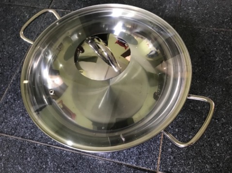 chảo đẹp lắm ạ. nắp kính cũng đẹp, chắc chắn nhưng mà nặng quá